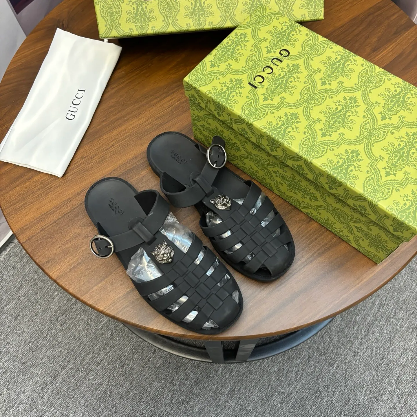 Men's shoes 260💰 [Gucci] Counter quality, top-quality original goods, real photos! Original TPU material, fine workmanship, comfortable; genuine 1:1 replica Size: 38 ~ 46